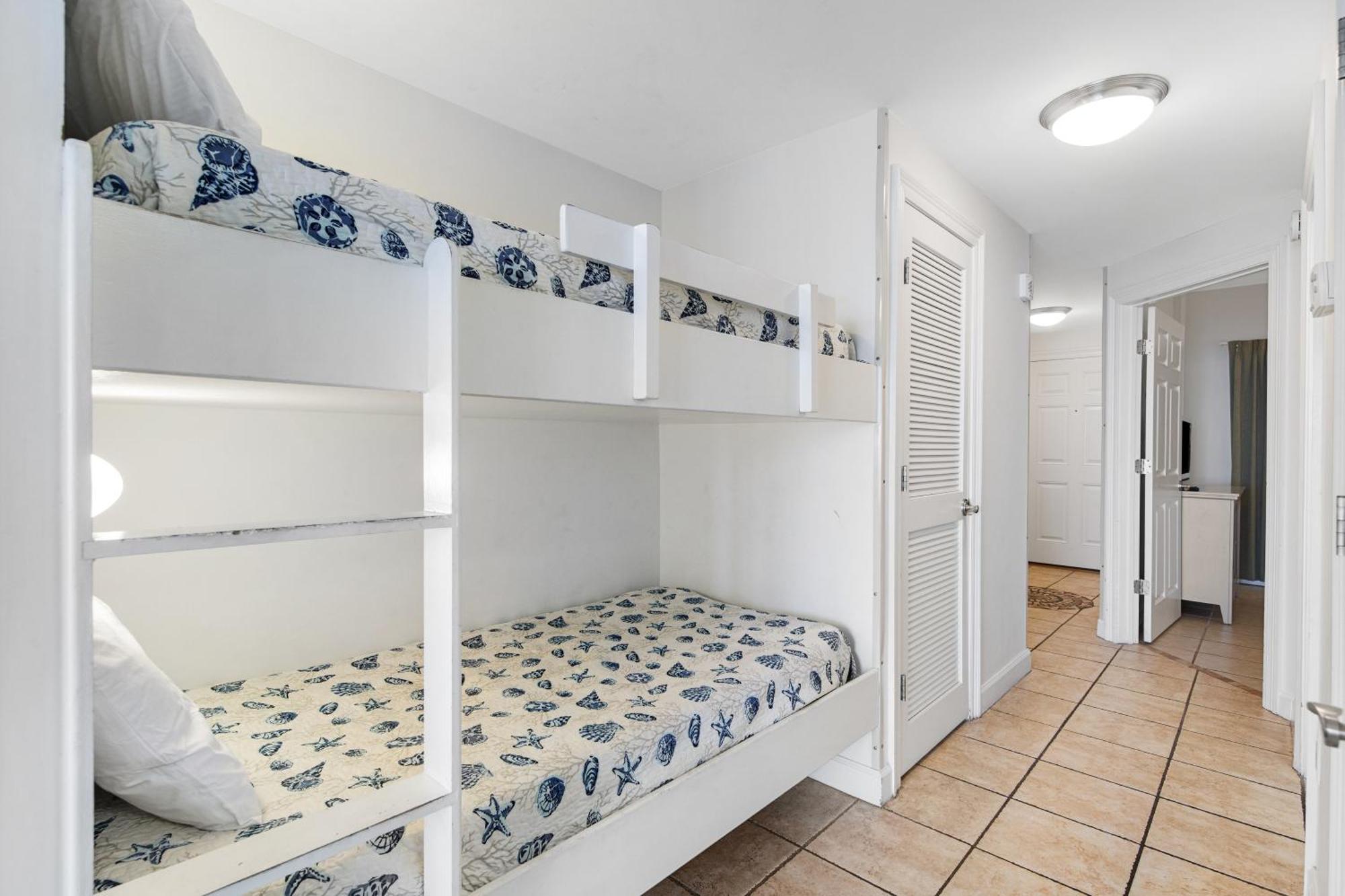 Fantastic Ocean Front 1 Bd At Boardwalk In Panama Beach!